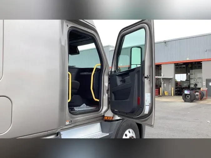 2024 Freightliner Cascadia 126962bdccae82965dbea1548c66958d6a4