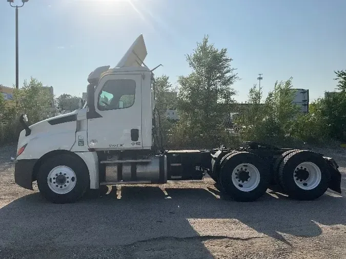 2018 Freightliner T12664ST