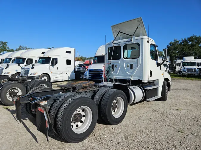 2017 FREIGHTLINER/MERCEDES CASCADIA 125