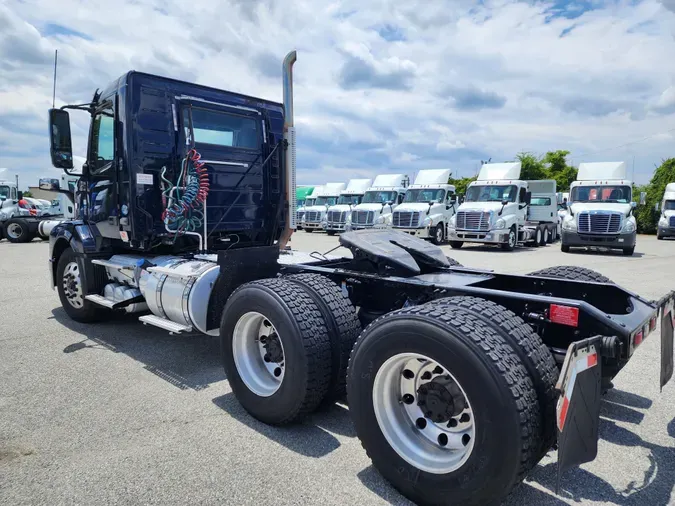 2018 VOLVO VNL64TRACTOR