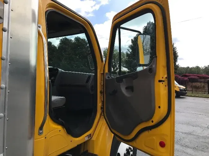 2018 Freightliner M2