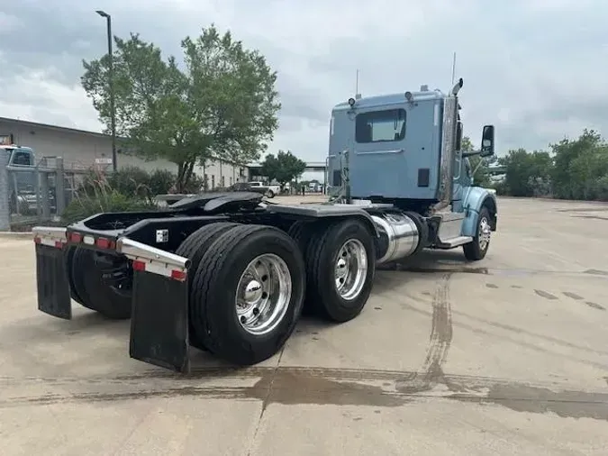 2022 Peterbilt 567