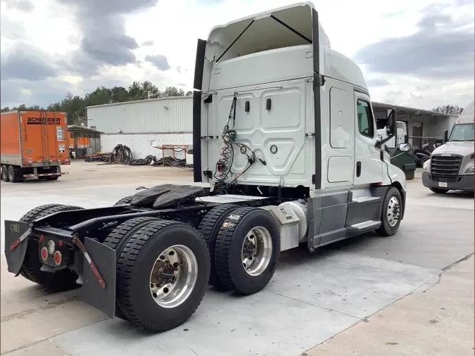 2020 Freightliner Cascadia