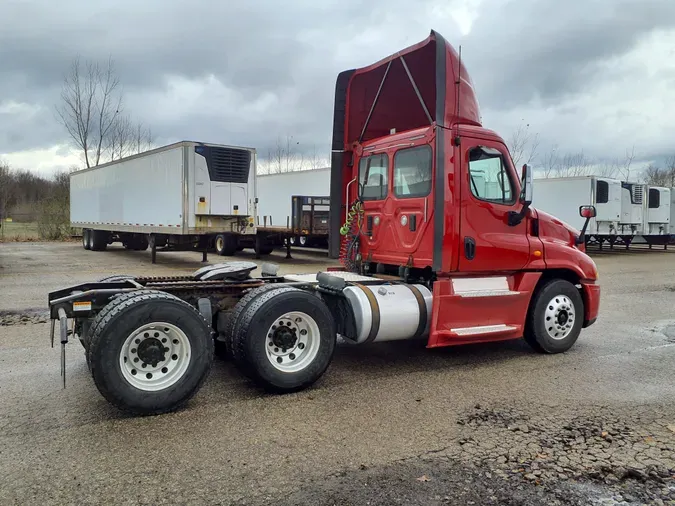 2014 FREIGHTLINER/MERCEDES CASCADIA 125