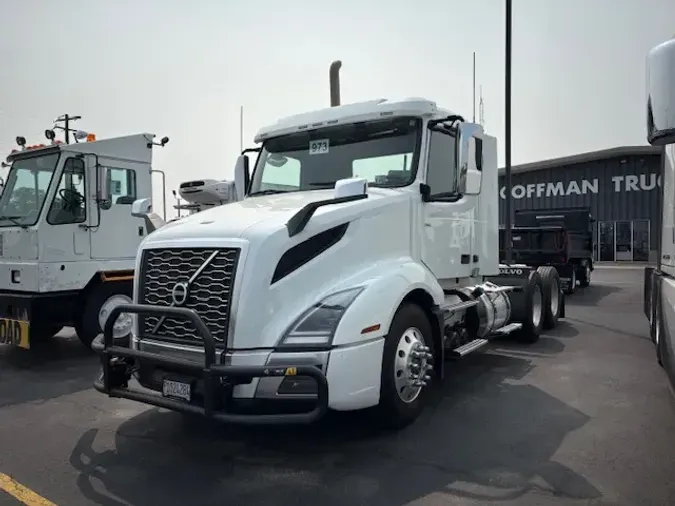 2020 VOLVO TRUCK VNL64T300