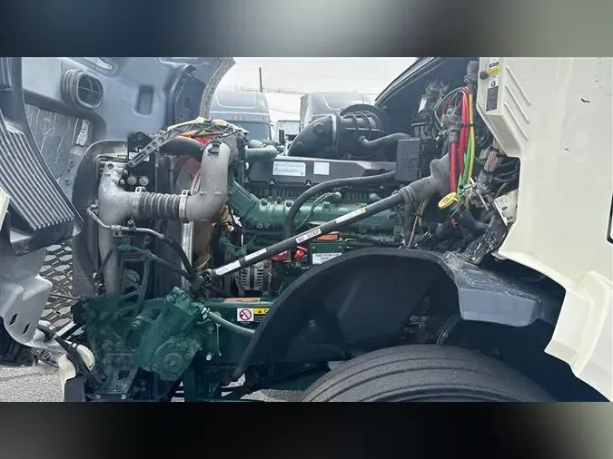 2020 VOLVO VNL300