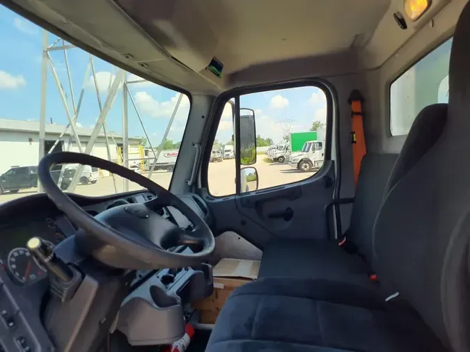2018 FREIGHTLINER M2 106