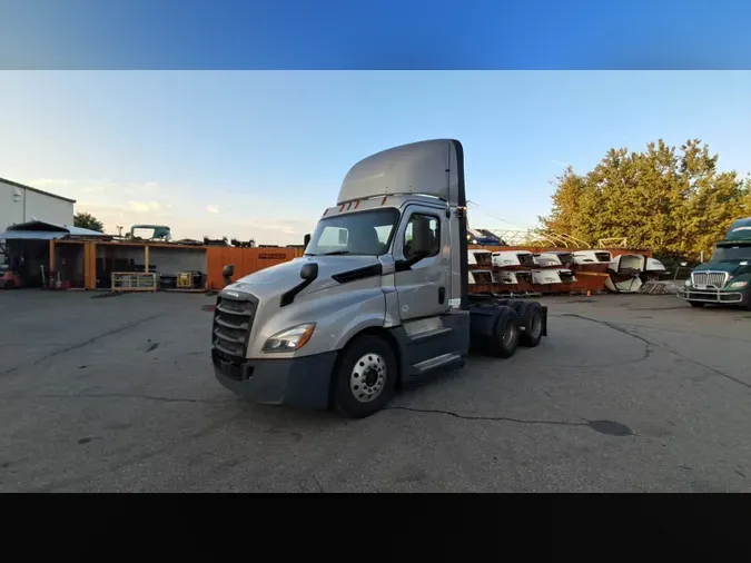 2020 Freightliner Cascadia 1269642ae8602a908f6bd2d7821a8faf52b