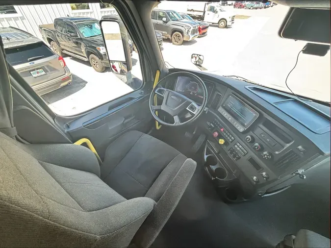 2023 Freightliner Cascadia 126