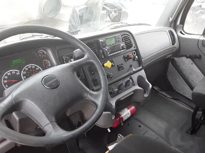 2017 FREIGHTLINER M2 106