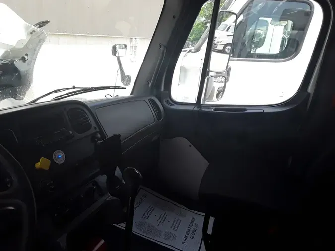 2015 FREIGHTLINER M2 106