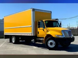 2018 International 4300 SBA 4X2