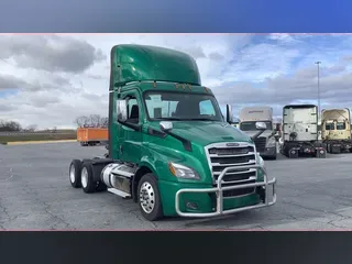 2020 Freightliner Cascadia 126