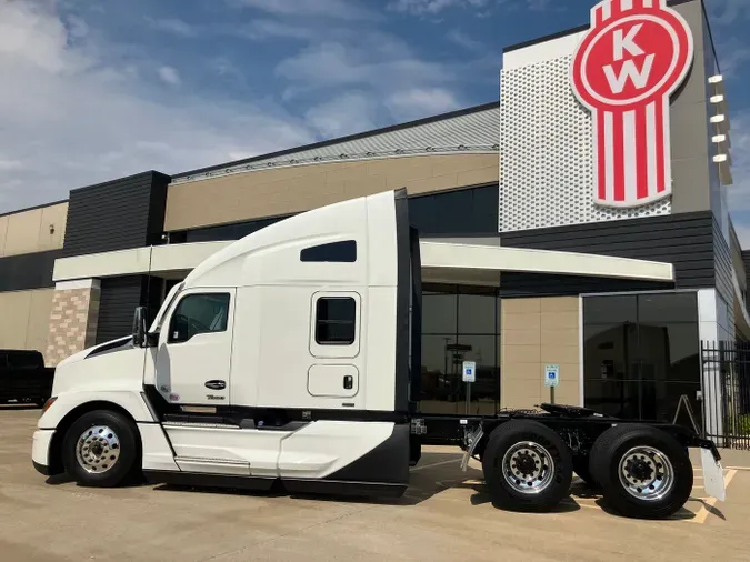 2025 Kenworth T680