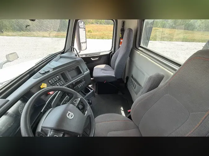 2020 Volvo VNL300