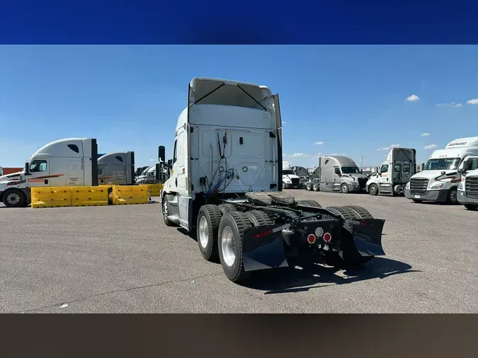 2019 Freightliner Cascadia 126
