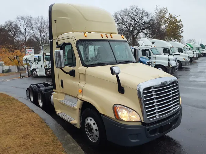 2015 FREIGHTLINER/MERCEDES CASCADIA 125