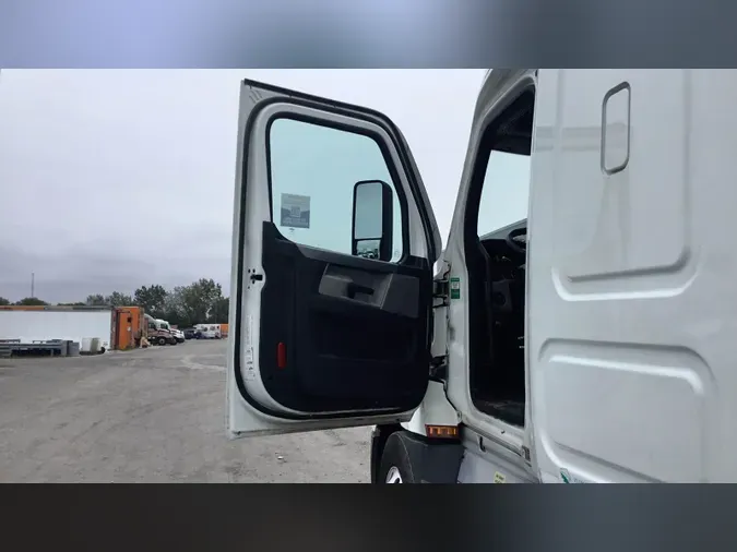 2021 Freightliner Cascadia 126
