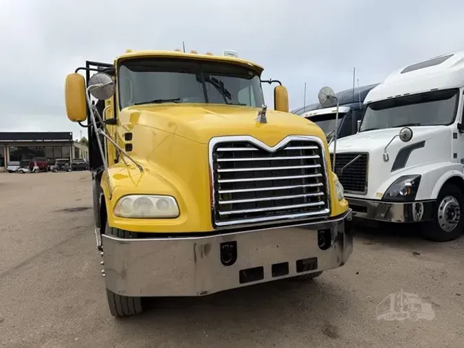 2001 MACK VISION CX613