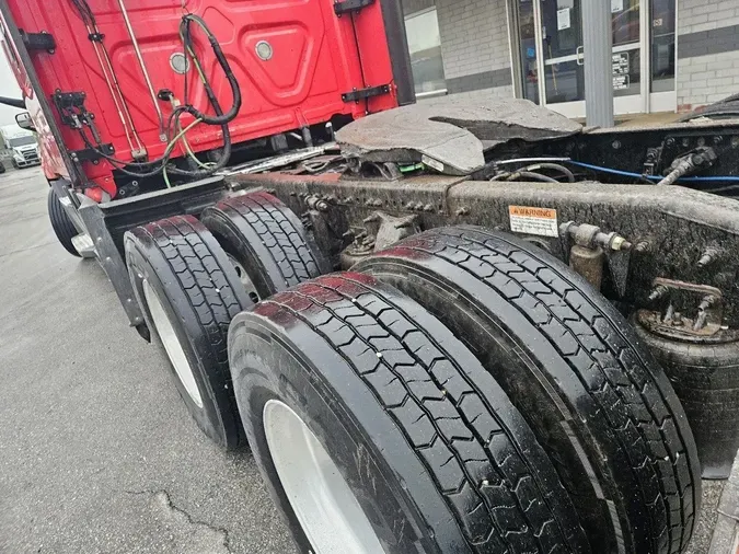 2020 FREIGHTLINER Cascadia 126