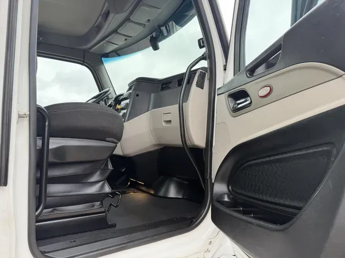2023 Peterbilt 567