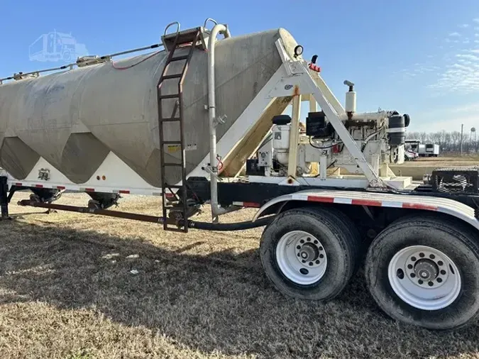 1984 FRUEHAUF 1000 CUBE TANK