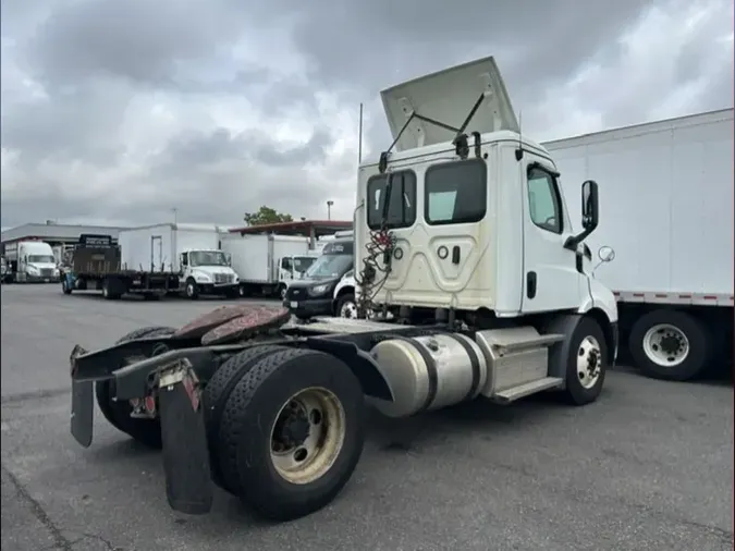 2020 FREIGHTLINER/MERCEDES NEW CASCADIA 11696636ede824085ebc8862fc4990f2110
