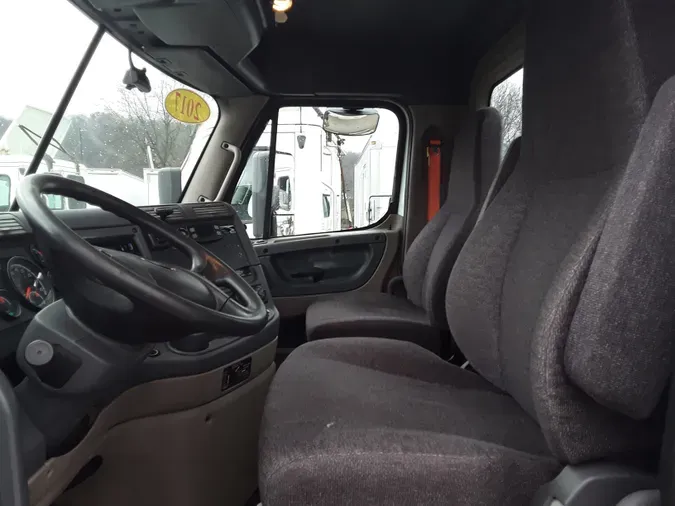 2017 FREIGHTLINER/MERCEDES CASCADIA 113