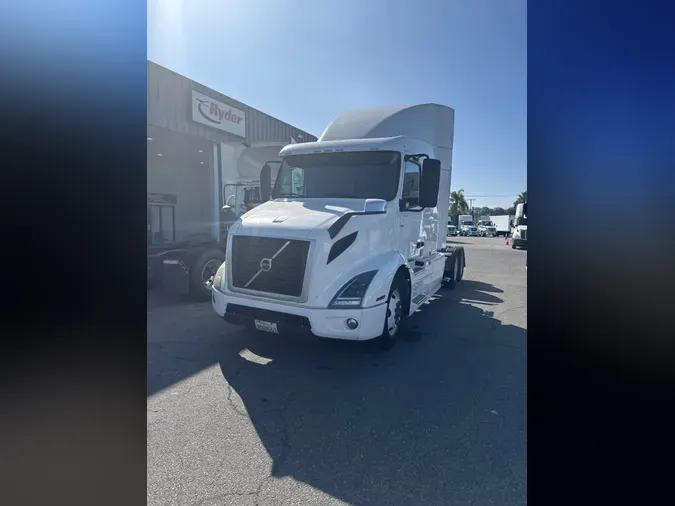 2020 VOLVO VNR64T-640