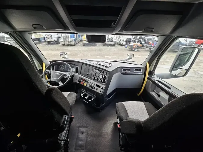 2021 FREIGHTLINER CASCADIA CA126