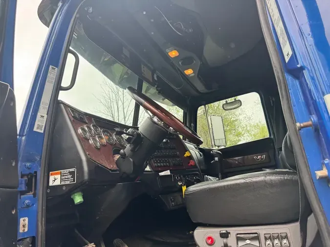 2021 WESTERN STAR 4900
