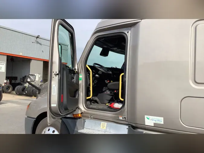 2024 Freightliner Cascadia 12696715cbe11d26556c3fc6d5a05bad5fa