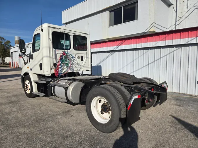 2016 FREIGHTLINER/MERCEDES CASCADIA 113