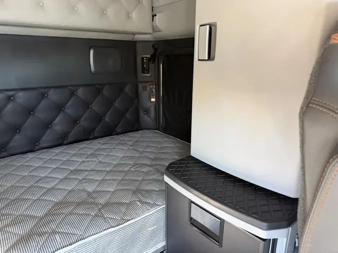 2024 Kenworth T680967ab3d37dee3a81654ecf0367c698e7