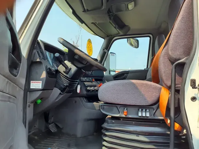 2019 NAVISTAR INTERNATIONAL LT625 DAYCAB T/A