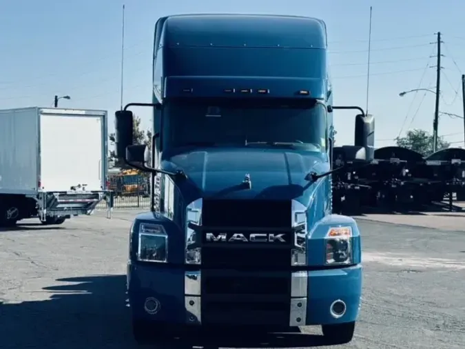 2022 MACK AN64T70