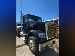 2018 Freightliner 122SD