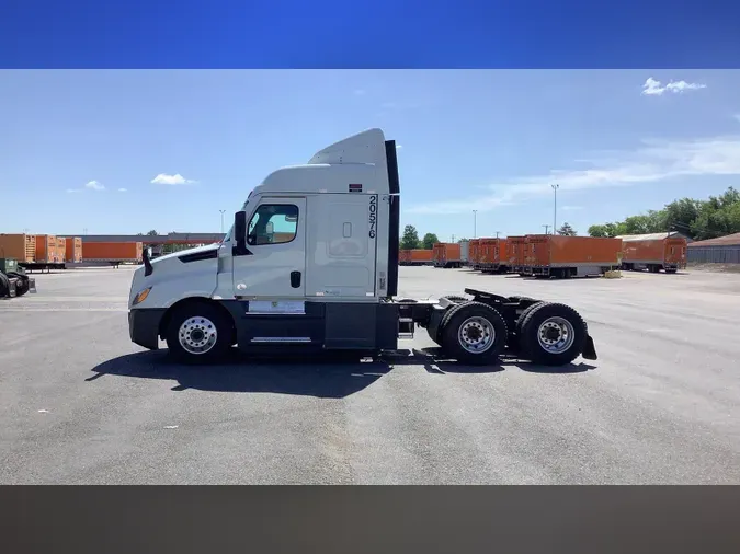 2021 Freightliner Cascadia 126