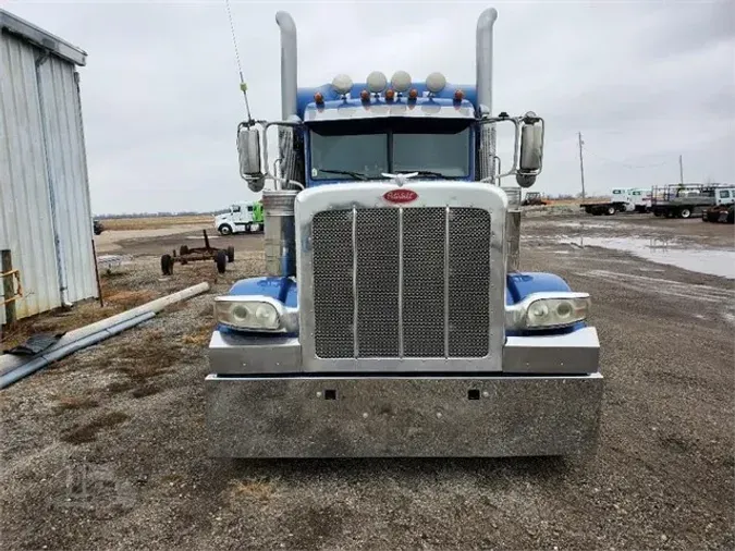 2017 PETERBILT 389