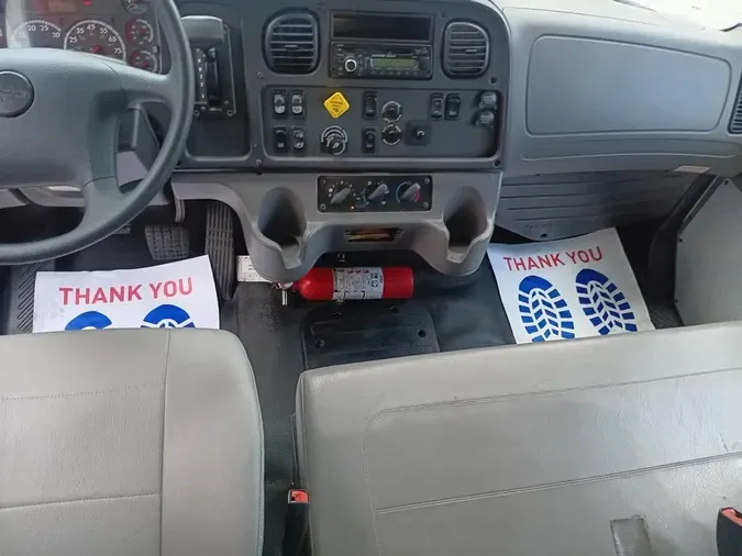 2016 FREIGHTLINER M2 106