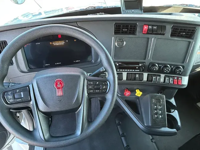 2025 Kenworth T880