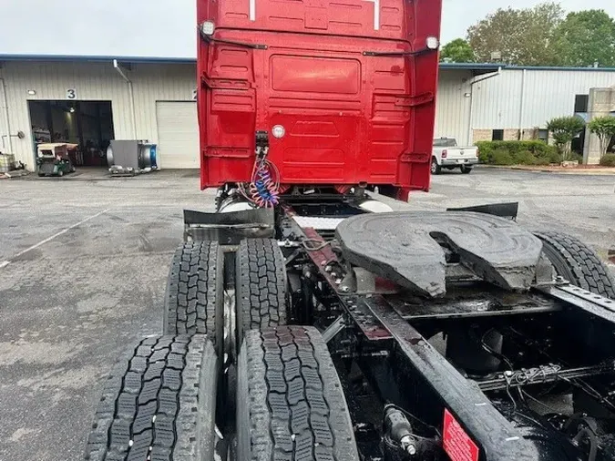 2020 VOLVO VNL64T740