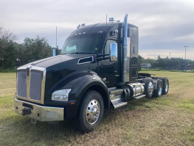 2021 Kenworth T880