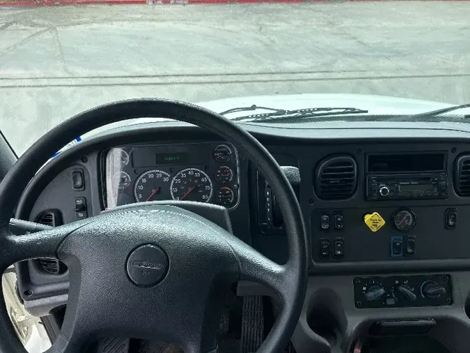 2016 Freightliner M2