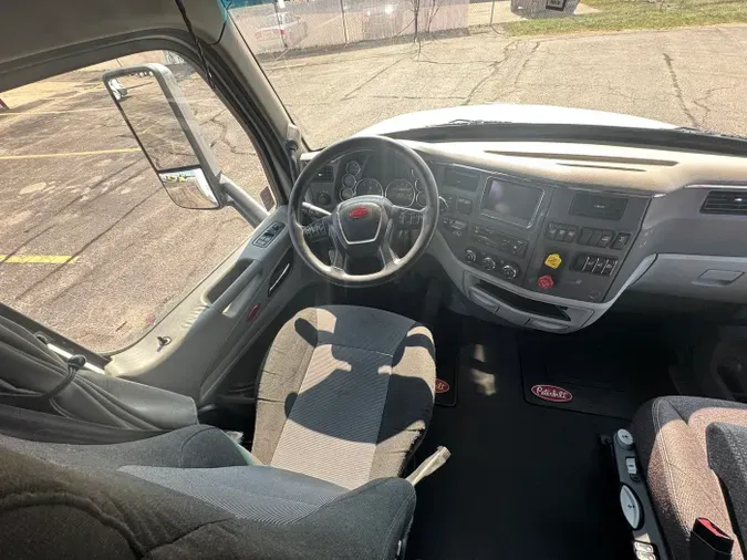 2022 Peterbilt 579