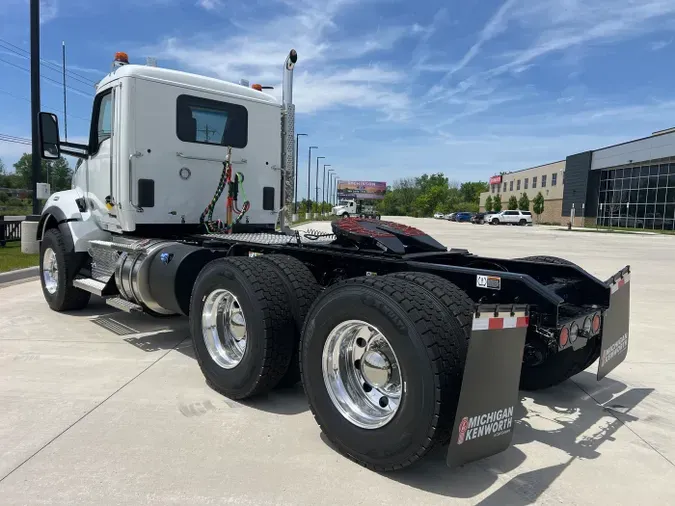 2026 Kenworth T880968f92832c64a68afb371a40d3cfc6b5