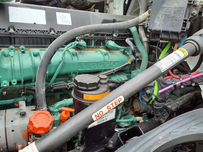 2020 VOLVO VNL64T-300