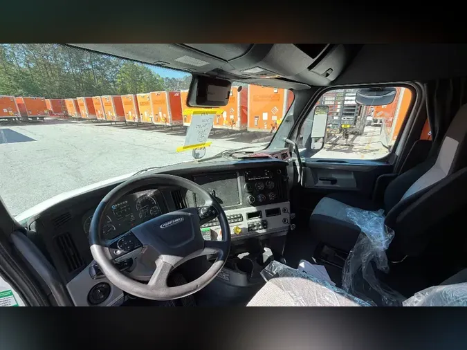 2021 Freightliner Cascadia 126