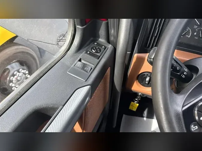 2021 FREIGHTLINER CA126