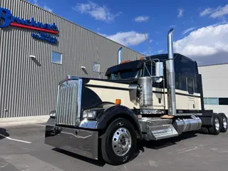 2022 KENWORTH W900L